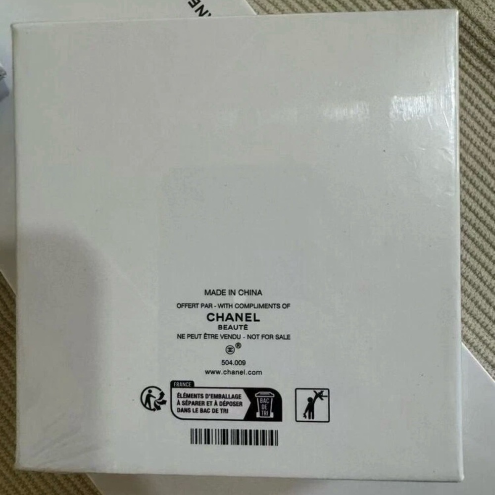 CHANEL Set of 2 Locks with Keys NIB NWT SEALED IN BOX - Picture 4 of 5